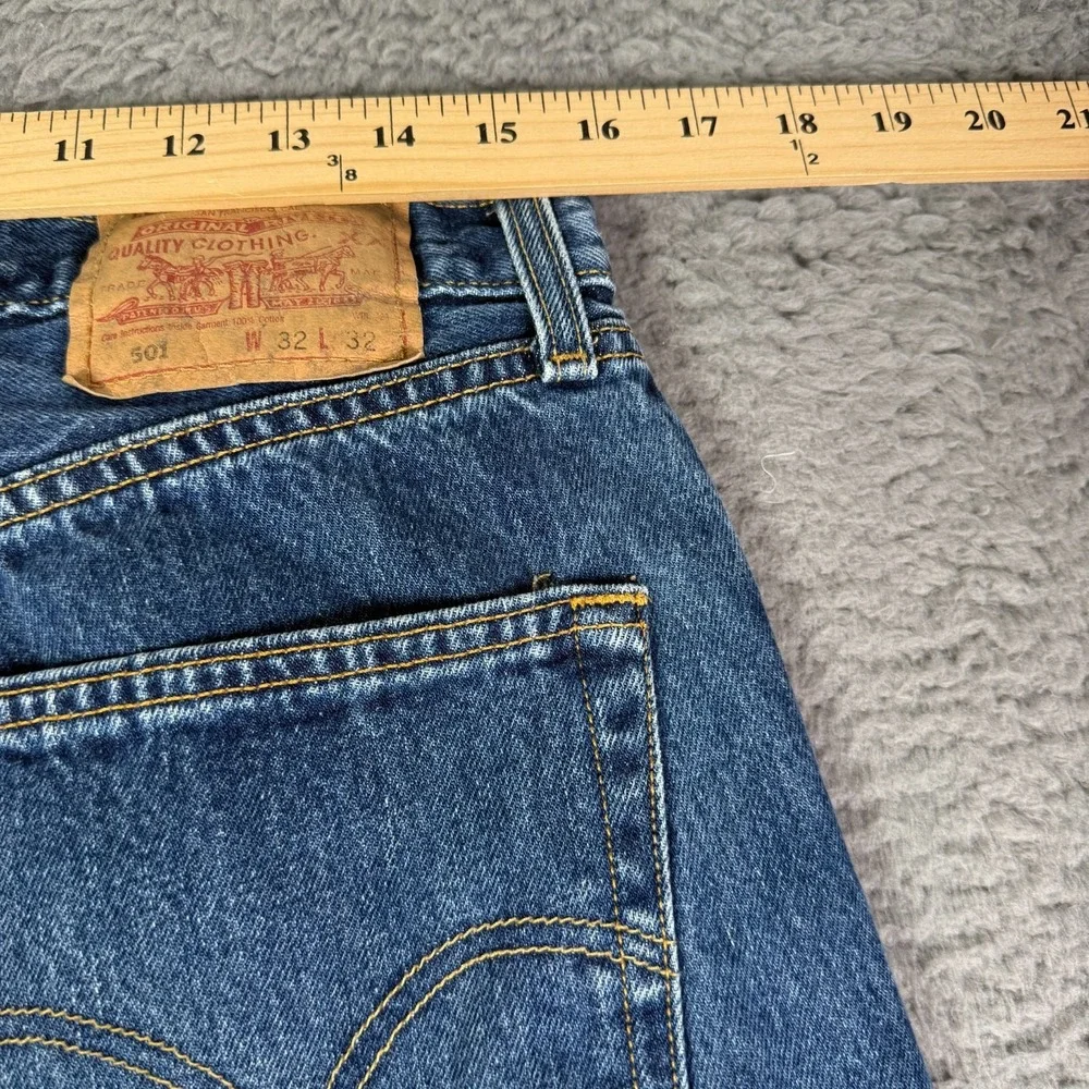 Vintage Levis 501 Jeans Mens 32x32 Blue Button Fly Denim Classic Straight Y2K